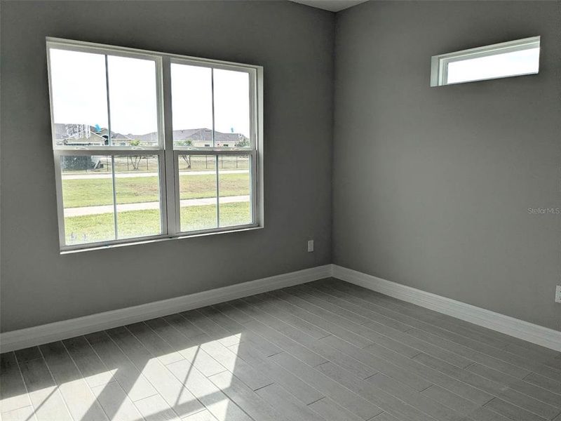 Spacious, unfurnished interior of a new home in , Sebring (Image 23).