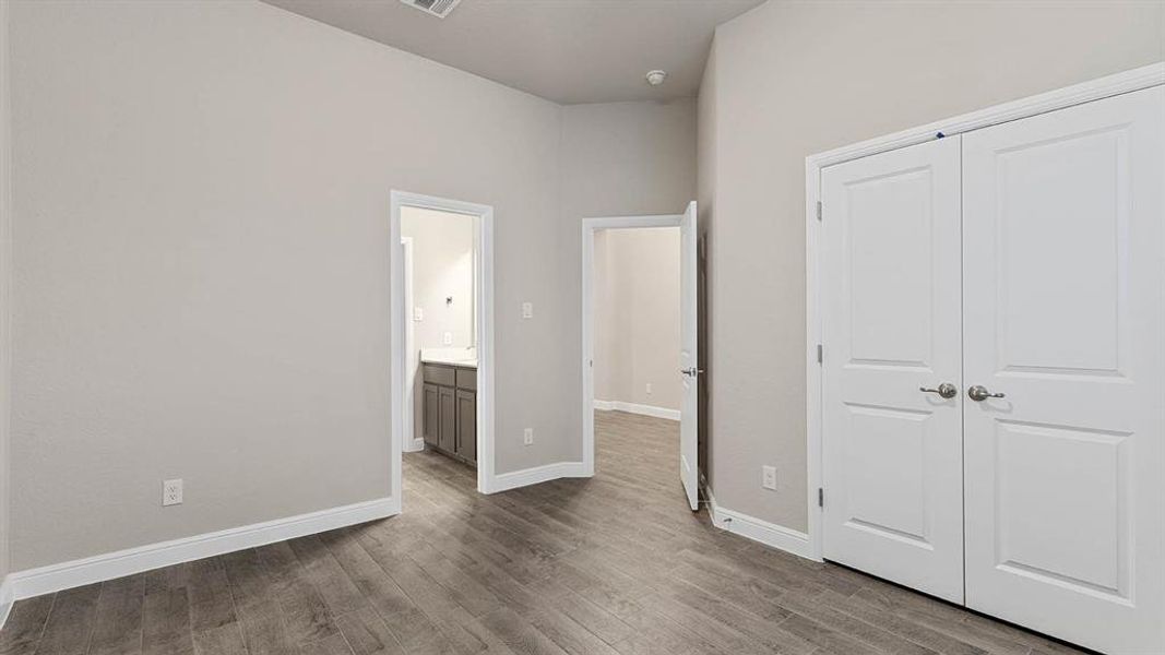 Spacious, unfurnished interior of a new home in Lakeview Pointe, Grand Prairie (Image 29).