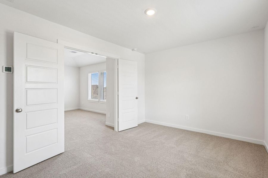 Spacious, unfurnished interior of a new home in Southwinds, Baytown (Image 34).