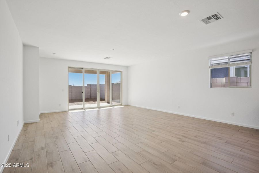 5-web-or-mls-W Bajada Rd-S1012-005