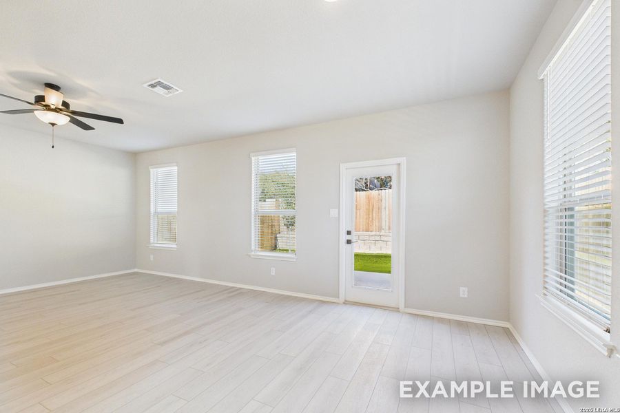 Spacious, unfurnished interior of a new home in Cedar Heights, San Antonio (Image 20).