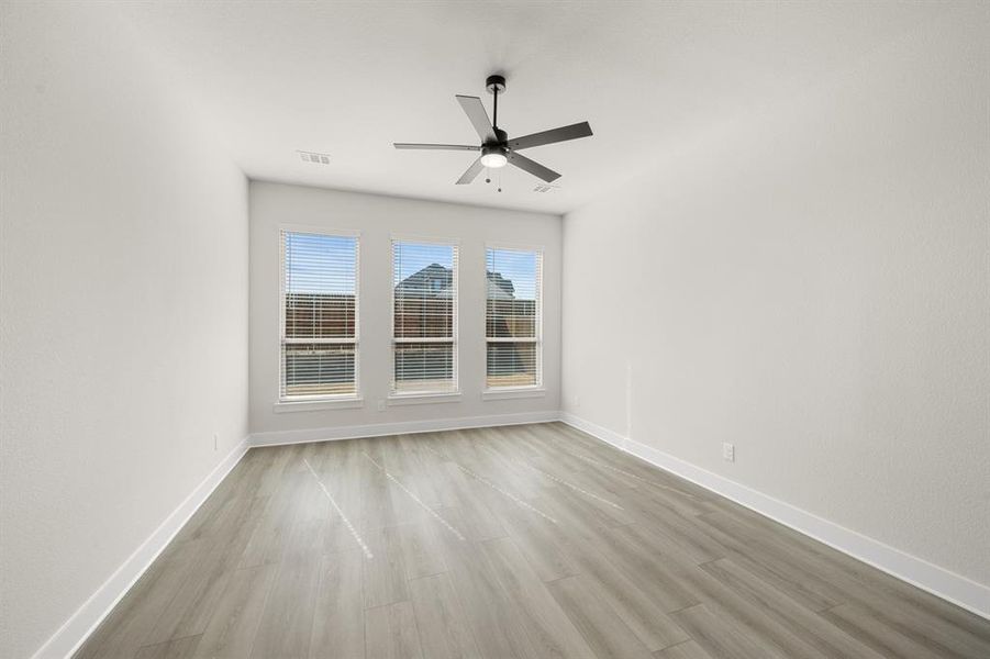 Spacious, unfurnished interior of a new home in The Retreat - Phase 1, Waxahachie (Image 16).