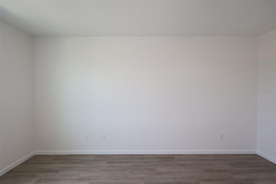 Spacious, unfurnished interior of a new home in Center Lake on the Park, St. Cloud (Image 7).