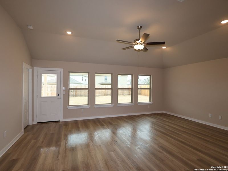 Spacious, unfurnished interior of a new home in Winding Brook, San Antonio (Image 15).