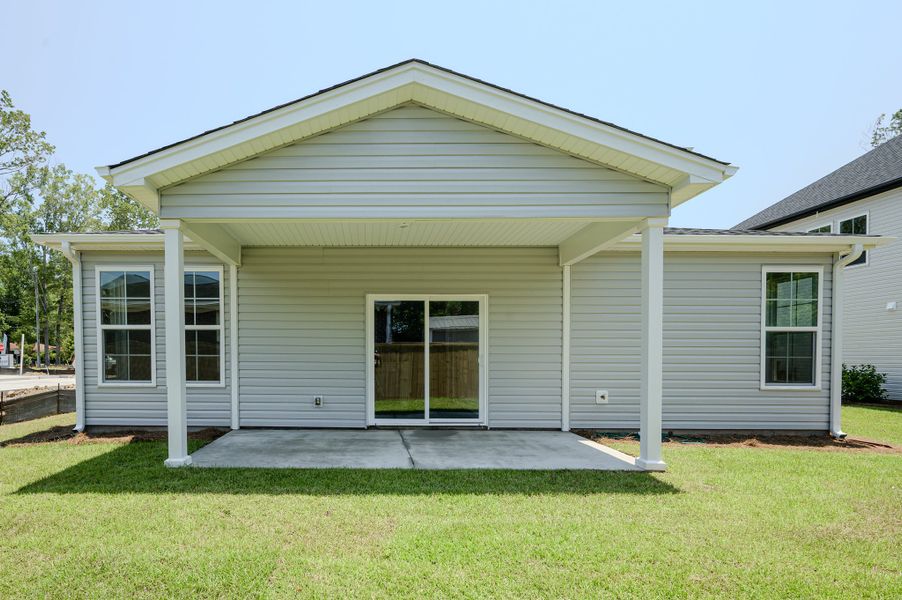 Representative exterior details of a home built from the St. Ledger by Hunter Quinn Homes in Creek Pointe, Moncks Corner (Image 4).