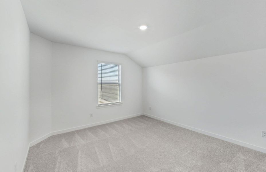 Spacious, unfurnished interior of a new home in Sunfield, Buda (Image 15).