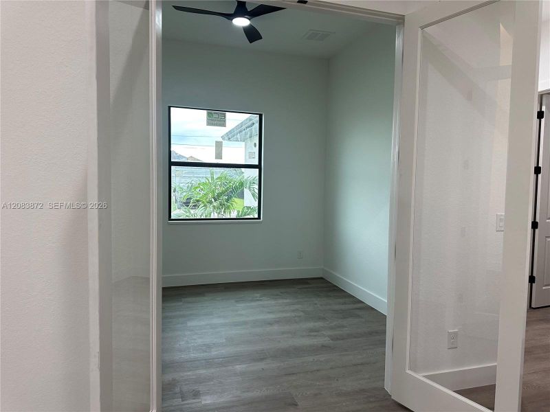 Spacious, unfurnished interior of a new home in , Cape Coral (Image 22).