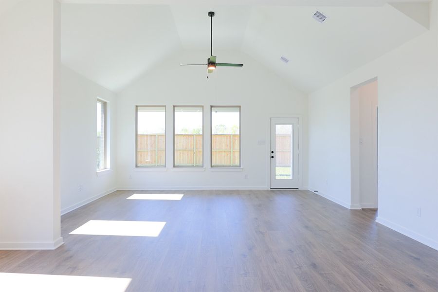 Spacious, unfurnished interior of a new home in Emberly  45', Beasley (Image 20).