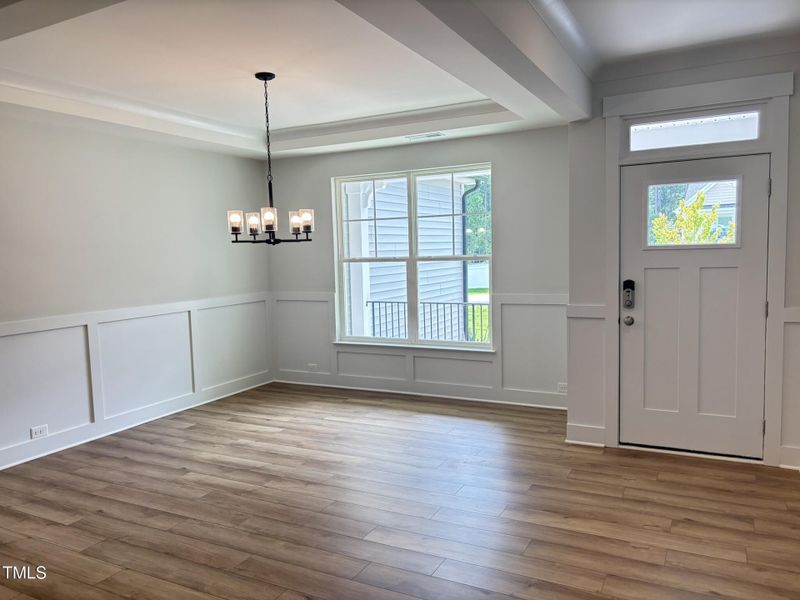Foyer/Dining Room Foyer/Dining Room