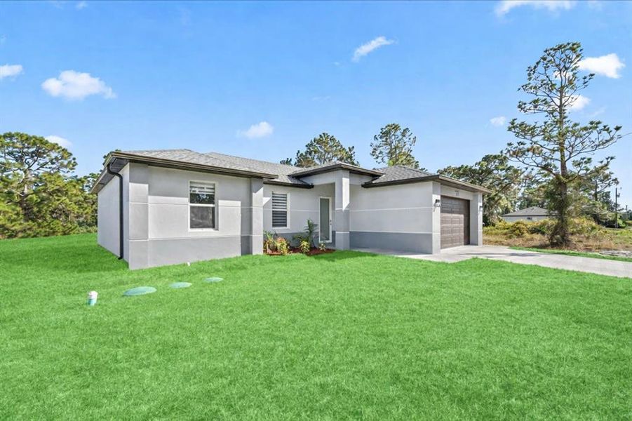 Exterior details and patio area of a home in , Port Charlotte (Image 3).