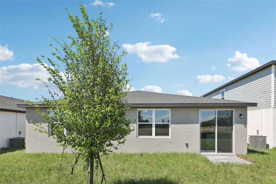 Exterior details and patio area of a home in Crosswinds - Signature Series, Haines City (Image 4).