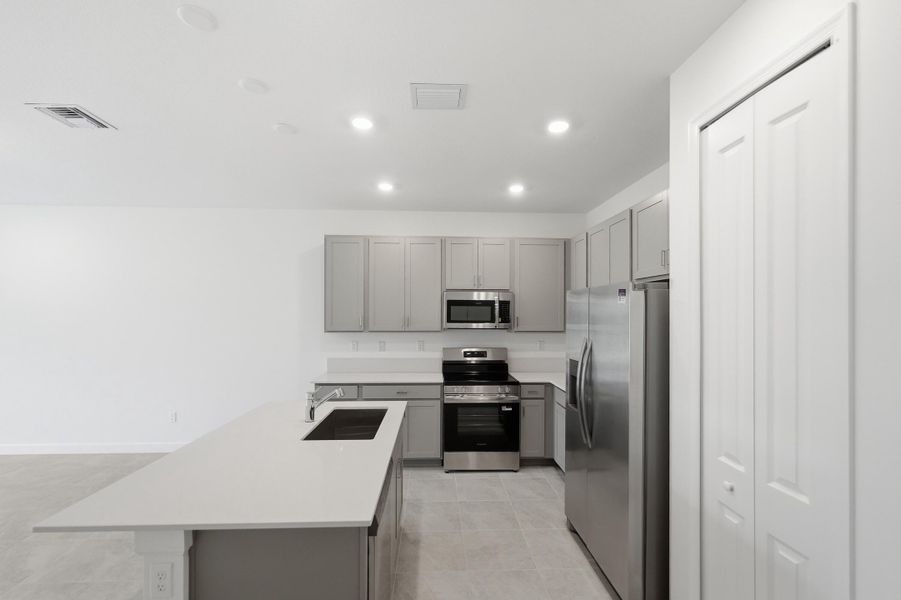 Prices, dimensions and features may vary and are subject to change. Photos are for illustrative purposes only. Prices, dimensions and features may vary and are subject to change. Photos are for illustrative purposes only.