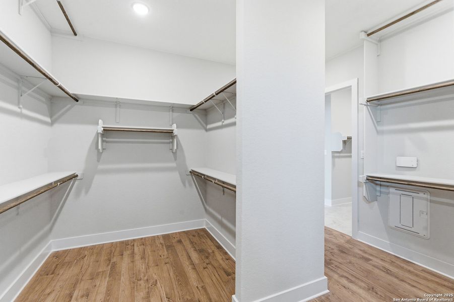 Spacious, unfurnished interior of a new home in Potranco Oaks, Castroville (Image 34).