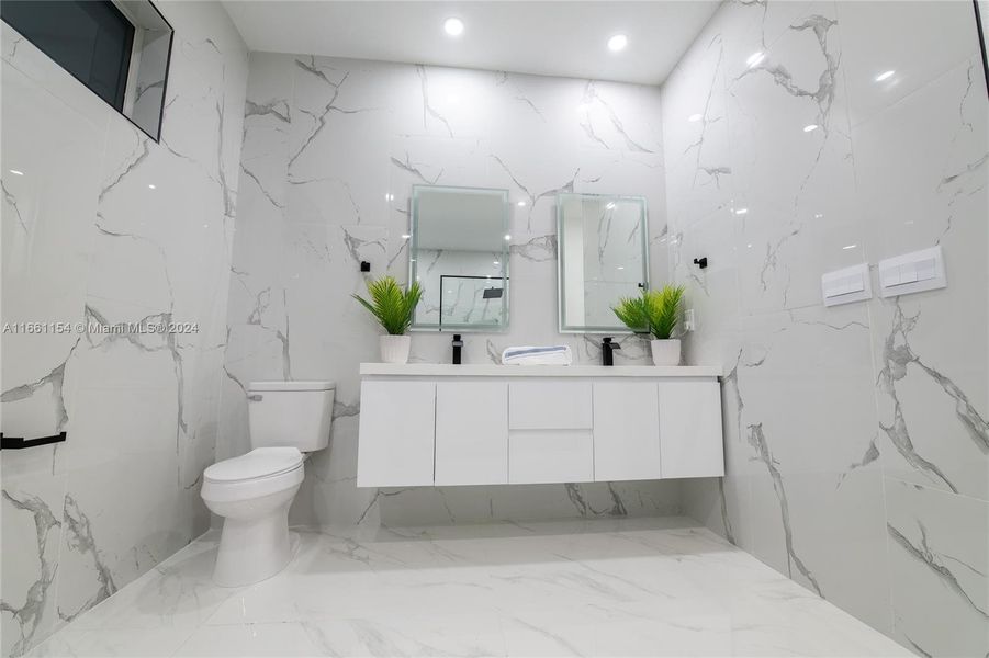 Furnished interior view inside a new home in , Cape Coral (Image 24).