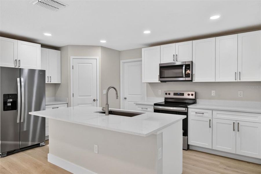Furnished interior view inside a new home in , Orlando (Image 47).