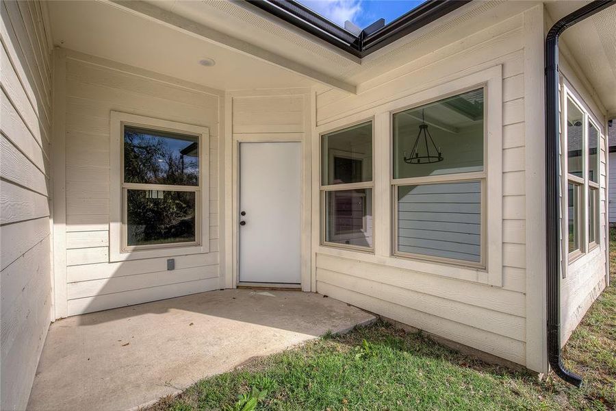 Property entrance with a patio Property entrance with a patio