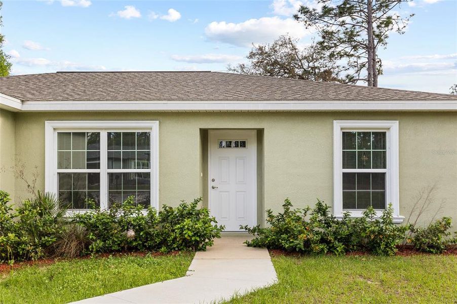 Exterior details and patio area of a home in , Dunnellon (Image 25).