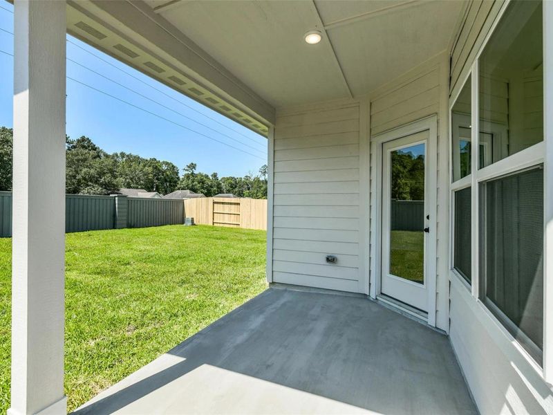 Exterior details and patio area of a home in Sundance Cove, Crosby (Image 21).
