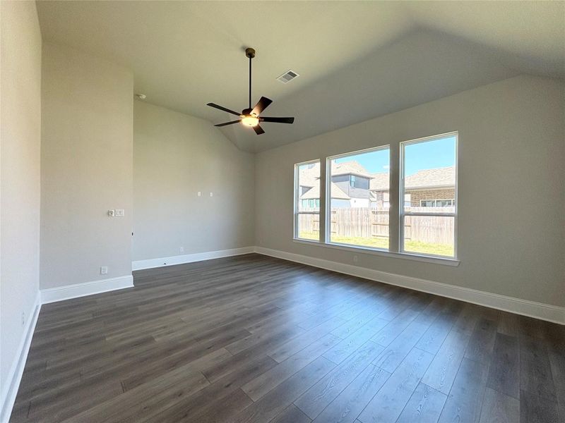 Spacious, unfurnished interior of a new home in Fulbrook on Fulshear Creek, Fulshear (Image 19).