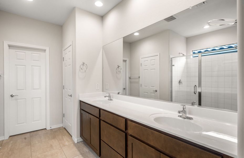 Furnished interior view inside a new home in El Cidro, Goodyear (Image 13).
