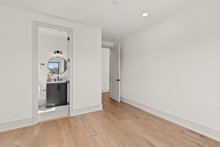 Spacious, unfurnished interior of a new home in , Charleston (Image 27).