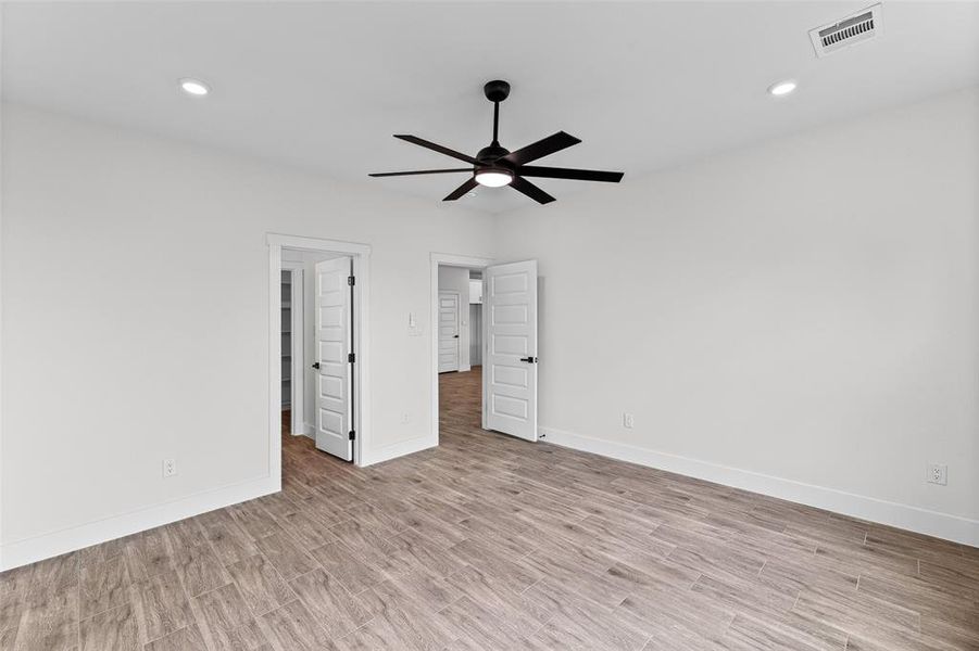 Spacious, unfurnished interior of a new home in , Granbury (Image 31). Spacious, unfurnished interior of a new home in , Granbury (Image 31).