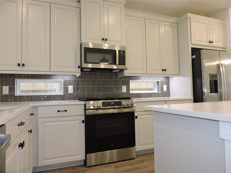 Furnished interior view inside a new home in Evergreen, Conroe (Image 12).