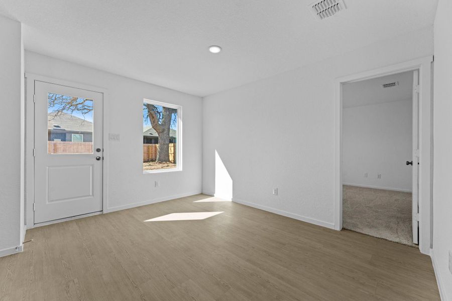 Spacious, unfurnished interior of a new home in Friendship Oaks, Fredericksburg (Image 23).