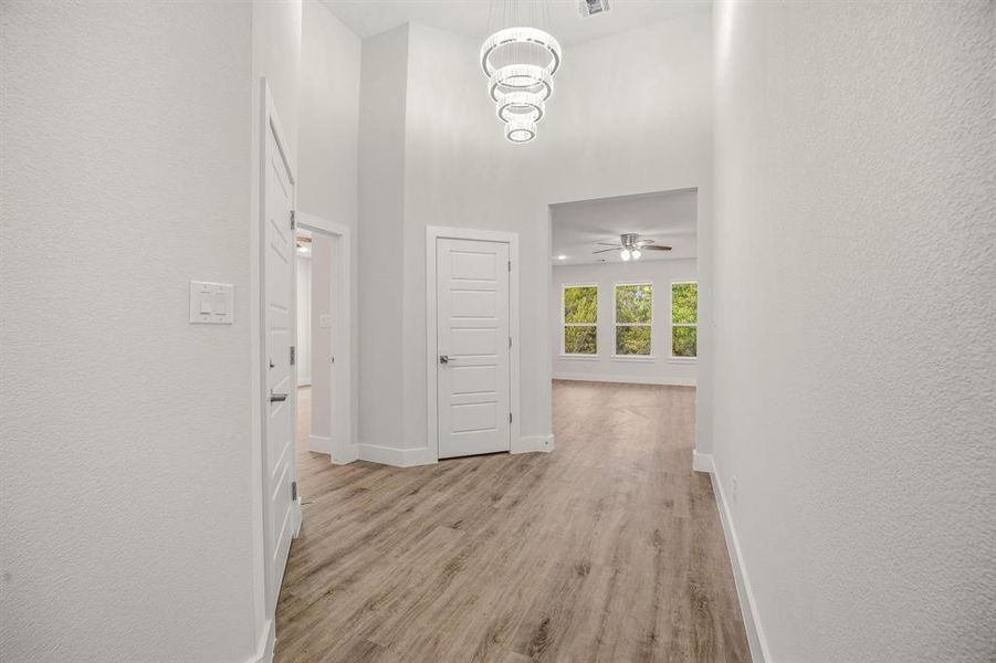 Spacious, unfurnished interior of a new home in , Granbury (Image 24).