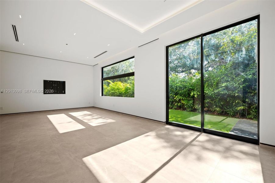 Spacious, unfurnished interior of a new home in , Miami (Image 34).