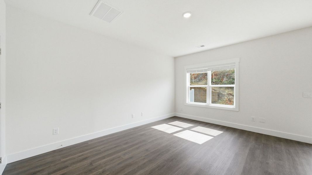 Spacious, unfurnished interior of a new home in The Arbor Townhomes, Kingsport (Image 23).