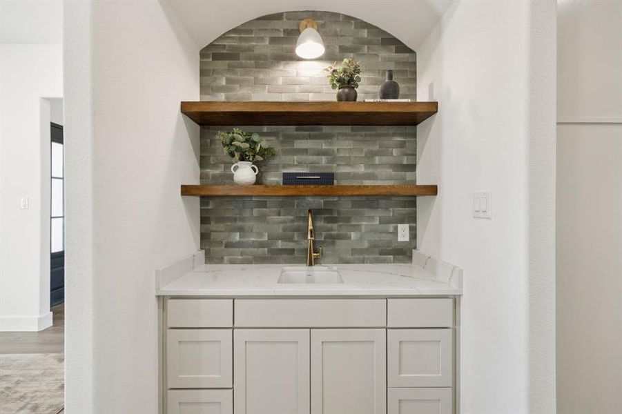 Close-up of interior finishes inside a home in , Waxahachie (Image 21).