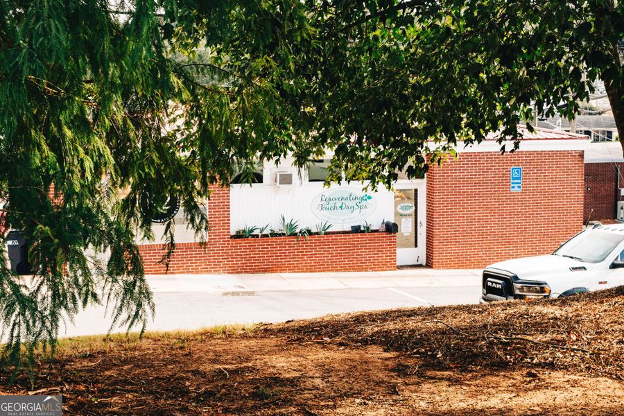 Front exterior of a new home in Mallard’s Landing, Jefferson, GA, highlighting curb appeal (Image 29).