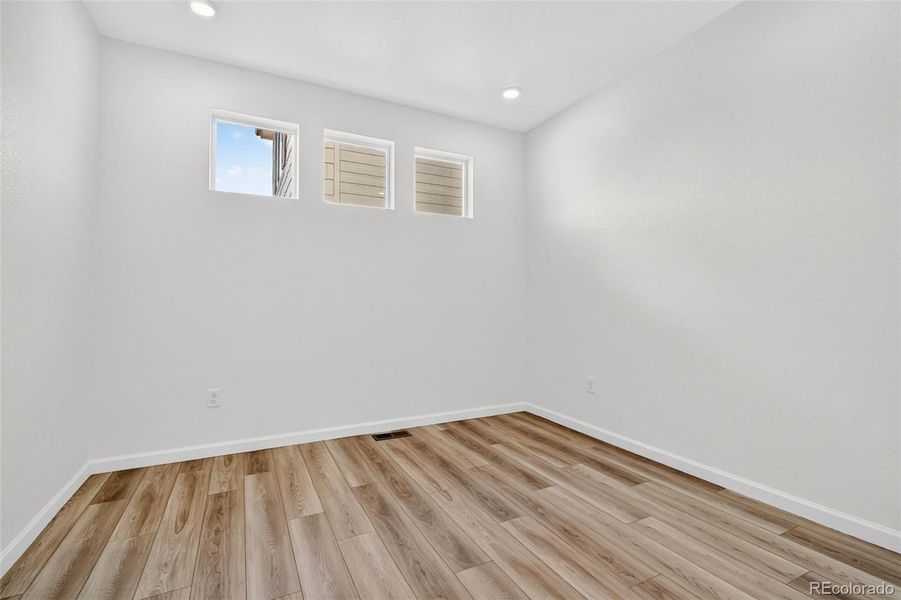 2110 Wagon Wheel Aly ~ Ready Now