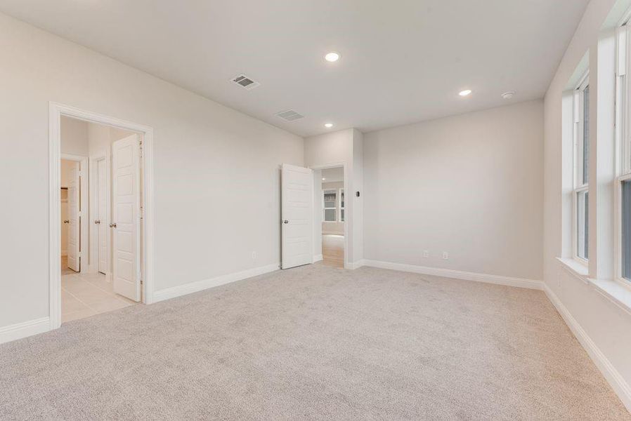Spacious, unfurnished interior of a new home in Walden Pond, Forney (Image 16).