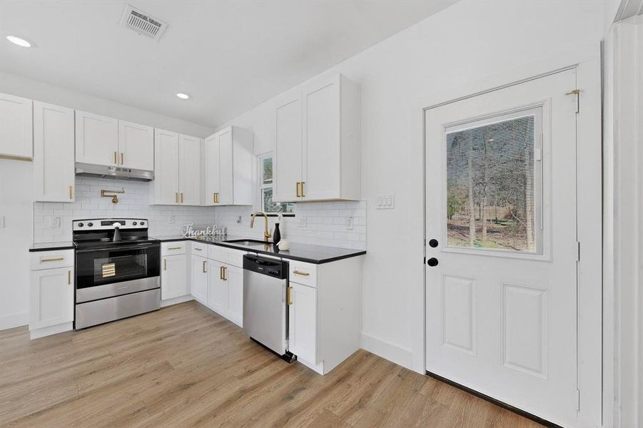 Furnished interior view inside a new home in , Mabank (Image 7).