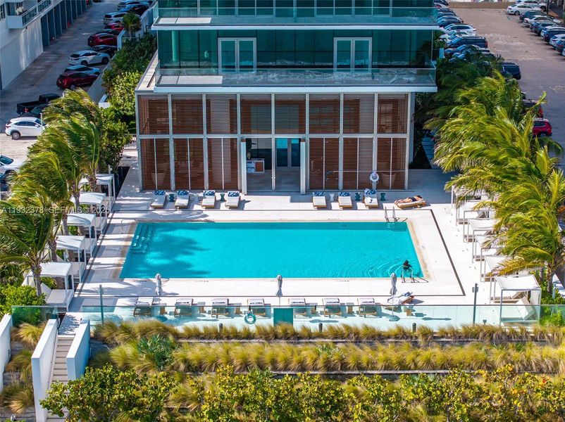 Condo located in Hallandale Beach, FL showcasing its design and architecture (Image 34).