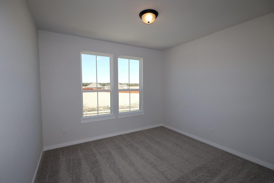 Spacious, unfurnished interior of a new home in Lariat, Liberty Hill (Image 25).