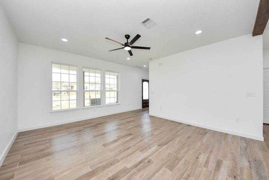 Spacious, unfurnished interior of a new home in , Conroe (Image 32).