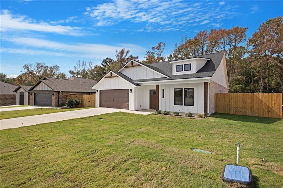 Exterior details and patio area of a home in , Lindale (Image 3).
