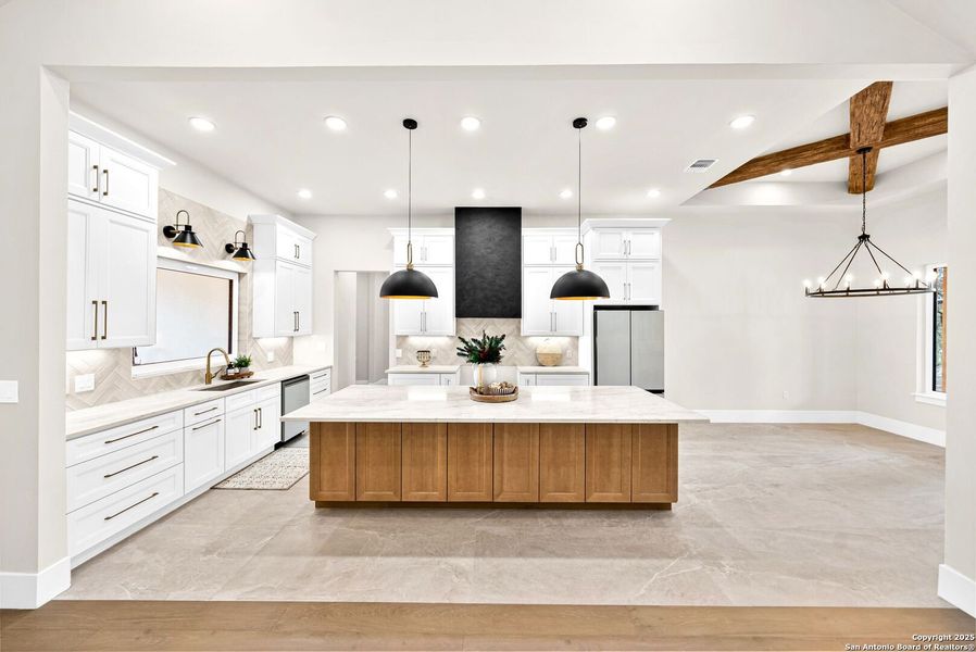 Furnished interior view inside a new home in , Bandera (Image 15).