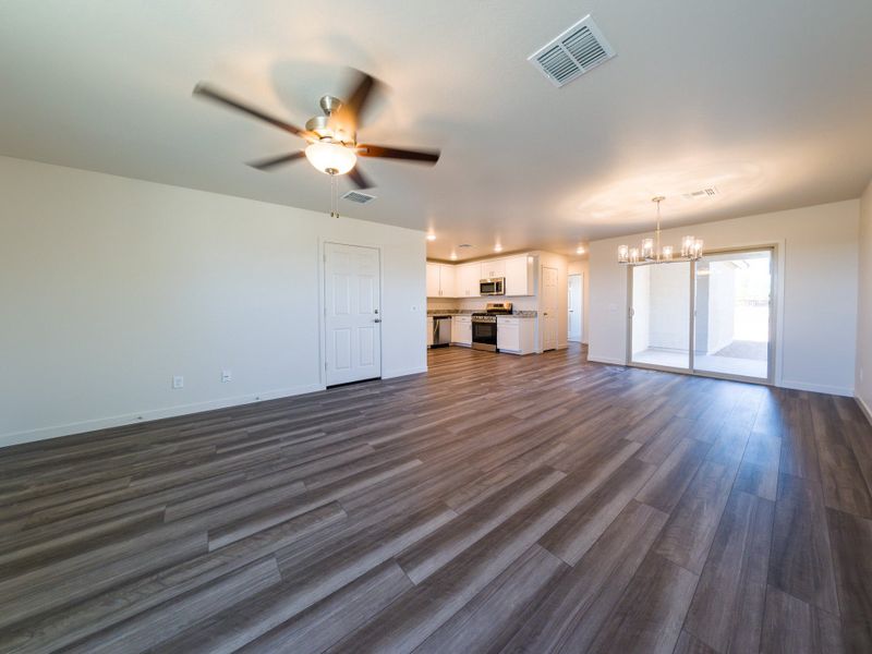 Spacious, unfurnished interior of a new home in Rancho Santa Rosa, Maricopa (Image 16).