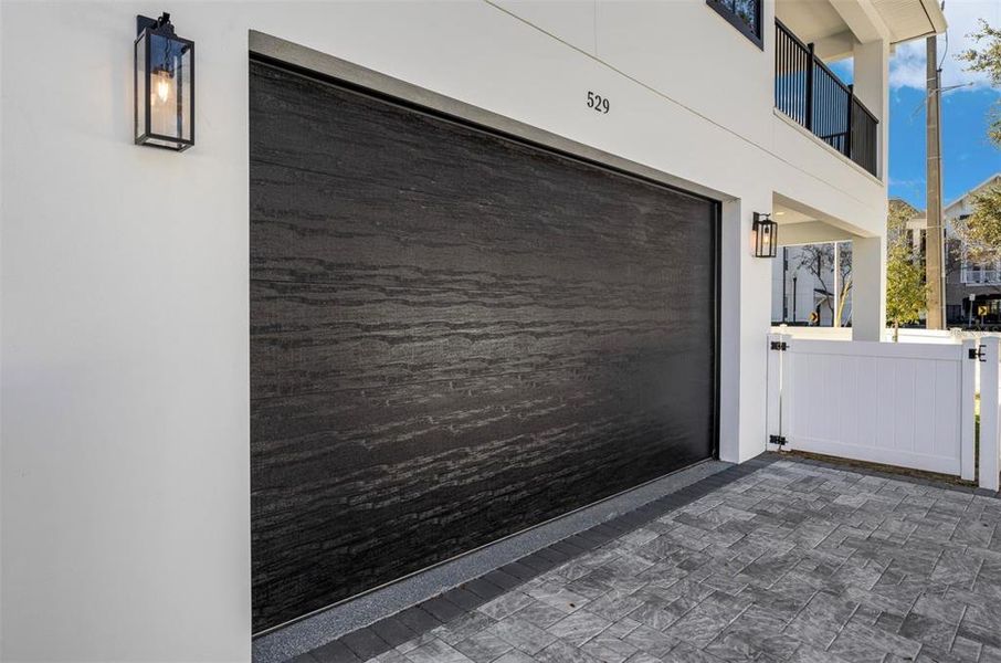 Exterior details and patio area of a home in , Orlando (Image 32).