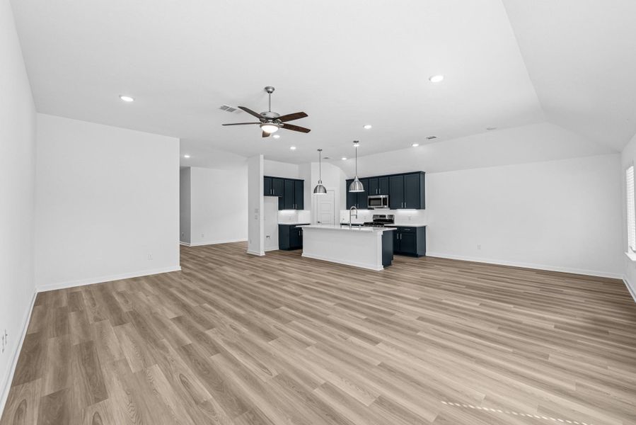 Spacious, unfurnished interior of a new home in Summerview, Fulshear (Image 16). Spacious, unfurnished interior of a new home in Summerview, Fulshear (Image 16).