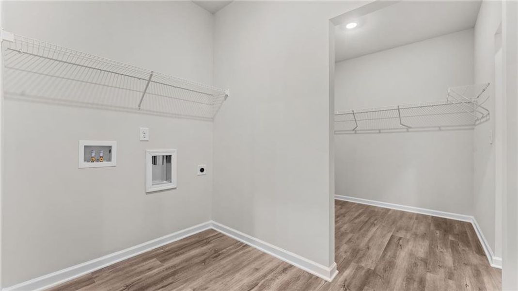 Spacious, unfurnished interior of a new home in Villages at Cedar Hill, Dallas (Image 25).