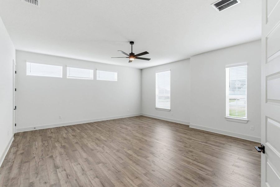Spacious, unfurnished interior of a new home in Regency Ranch, Marion (Image 52).