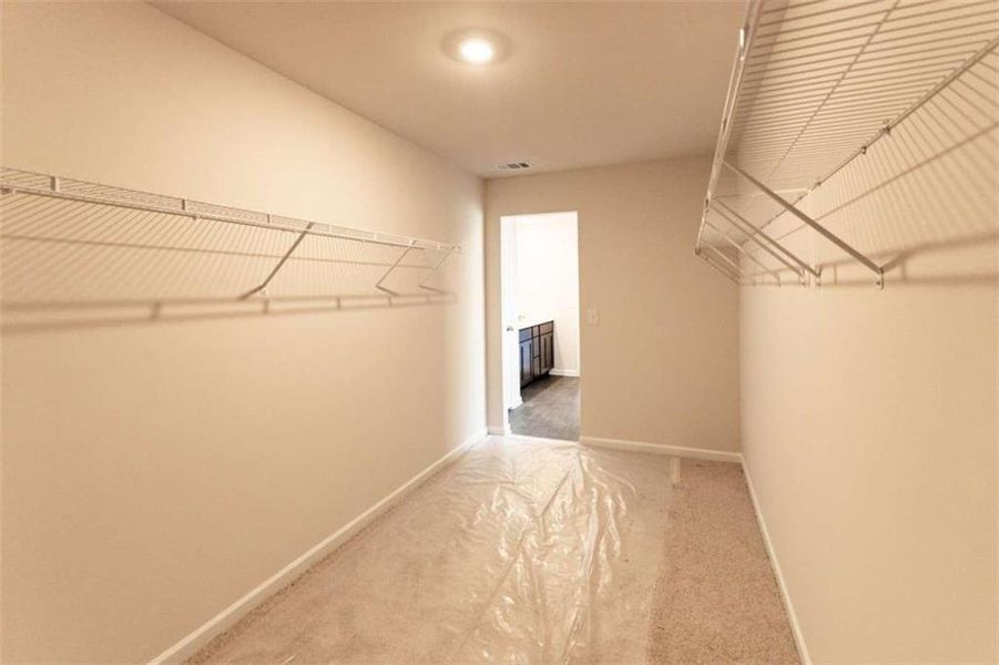 Spacious, unfurnished interior of a new home in Creekside Landing, Dallas (Image 37). Spacious, unfurnished interior of a new home in Creekside Landing, Dallas (Image 37).