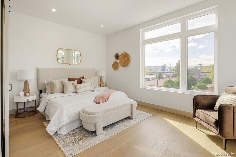 Master bedroom Master bedroom