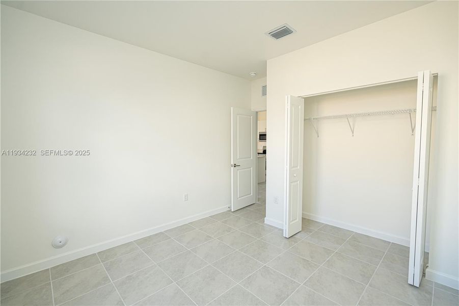 Spacious, unfurnished interior of a new home in Acacia Groves, Miami (Image 61).