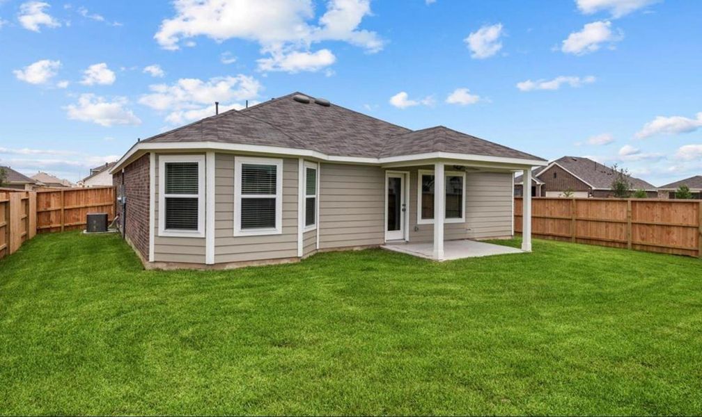 Front exterior of a new home in Miller's Pond, Rosenberg, TX, highlighting curb appeal (Image 2). Front exterior of a new home in Miller's Pond, Rosenberg, TX, highlighting curb appeal (Image 2).